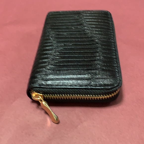 Black Shiny Faux Leather Pleated Wallet (6x1x4 in) - Picture 7 of 12
